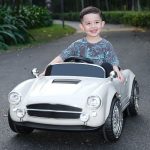 ⁦سيارة كهربائية للأطفال Mercedes 300 SL بريموت كنترول ABM-1688 - ابيض⁩ - الصورة ⁦2⁩
